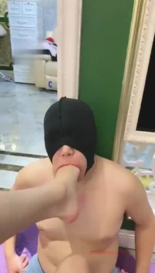 蜜桃儿 素颜主裸足舔脚深喉-青萍女尊资源分享平台