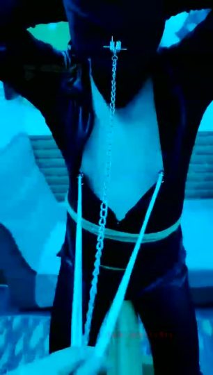 天香百合 跟我嘚瑟家法伺候 踩钉蹬 狠抽 骑大马 虐乳头-青萍女尊资源分享平台