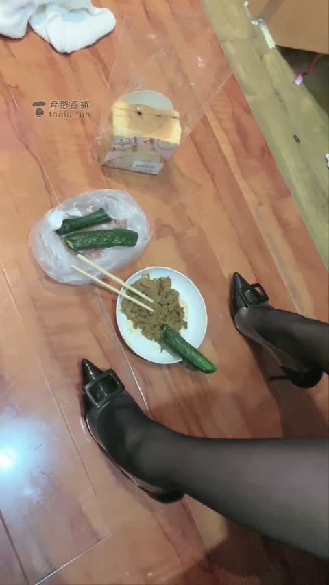 妍妍 超清版 开饭了 黄金加呕吐物-青萍女尊资源分享平台