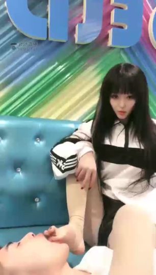 1423.【浅夏S】歌厅日常调教废物狗舔鞋闻袜子【18分钟】【标清】-青萍女尊资源分享平台