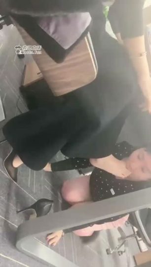 3349.【歌迪丝S】桌子下母狗舔脚侍奉【33分钟】【标清】-青萍女尊资源分享平台