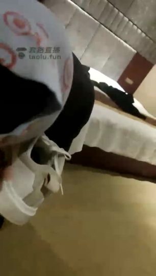 3332.【女帝情侣S】贱狗舔干净女主两双鞋子【40分钟】【标清】-青萍女尊资源分享平台