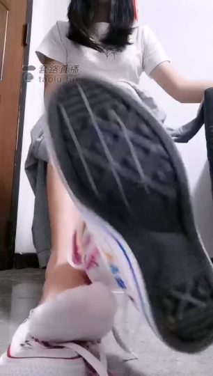 强抚 语言羞辱 口水 女神的袜子你也配闻-青萍女尊资源分享平台