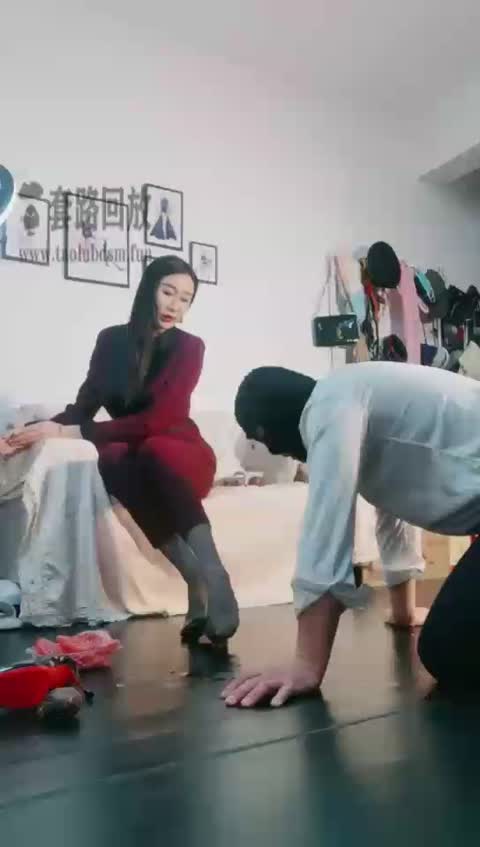 微希 女Boss调教男下属 强迫吃圣水泡面-青萍女尊资源分享平台