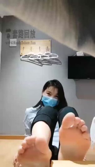 御严 20岁嫩狗被强制深喉 舔鞋底 舔内裤 口水-青萍女尊资源分享平台