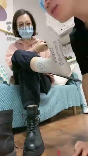 Q月 滴蜡封嘴 恋足 舔脚-青萍女尊资源分享平台