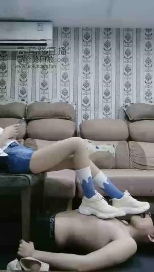 傲柔 高跟踩乳 舔鞋 舔脚 运动鞋踩-青萍女尊资源分享平台