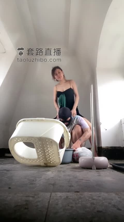 打眼李嘉欣 女王狠揍一个190的笨熊 1-青萍女尊资源分享平台