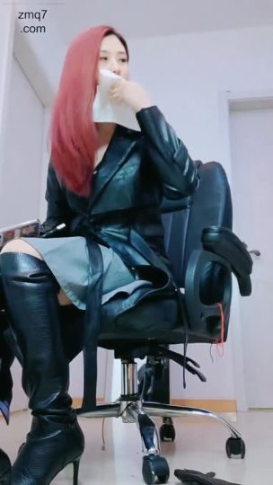 Lisa宝宝 鞋油保养 靴子踩舌头-青萍女尊资源分享平台