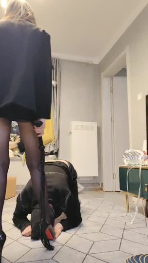 丫丫 狠毒的女王-青萍女尊资源分享平台