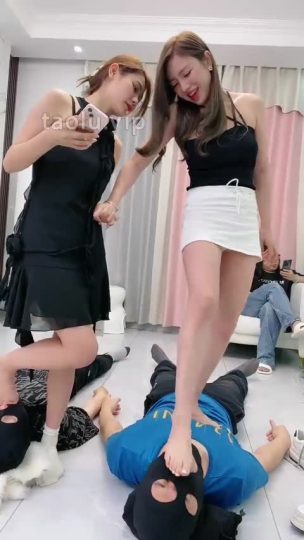 银儿 娇娇女王 玩脚奴玩得很尽兴-青萍女尊资源分享平台