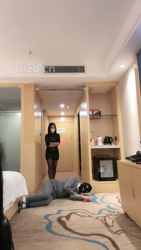 安琪 带姐妹一起吊打沙包-青萍女尊资源分享平台