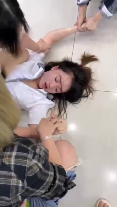 偷情美女 被公开处刑-青萍女尊资源分享平台