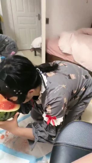 暴力美学 脚榨西瓜汁给母畜喝-青萍女尊资源分享平台