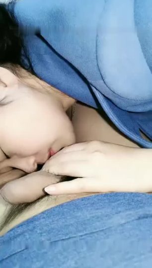 1713498893224_有淫妻爱好的变态男让年轻貌美的妻子穿着性感情趣服故意勾搭2次前来送外卖的小伙啪啪,还偷拍操逼过程_国语!-青萍女尊资源分享平台