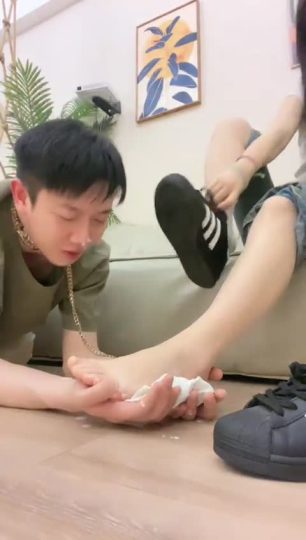 司野 袜子 圣水口水 踩踏喂食 清理器-青萍女尊资源分享平台