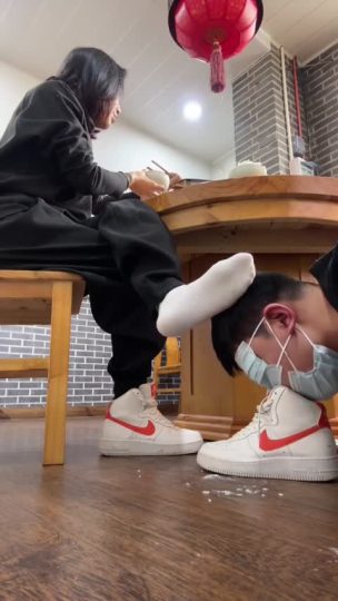 1725878737026_朱砂痣_首次餐厅玩狗看瞎服务员-青萍女尊资源分享平台