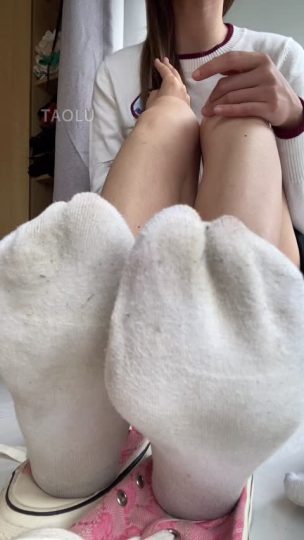 1726416535438_套路_视频_超脏棉袜脚死皮脚指甲第一视角_4-青萍女尊资源分享平台