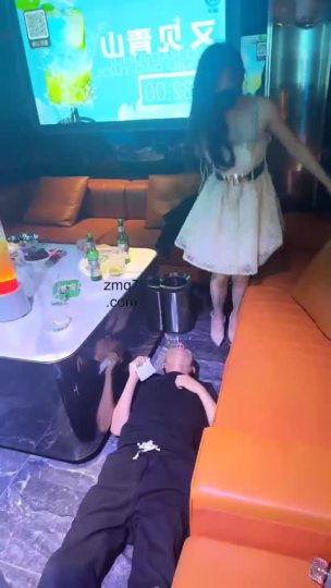 伊晨 KTV丝袜圣水-青萍女尊资源分享平台