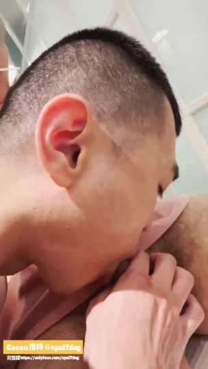 《金錢誘惑_棒棒糖男孩》上微醺時遇到的小鮮肉鼓起勇氣跟他攀談他有夠可愛棒棒糖一直沒放下來我以為他太緊張結果他居然把棒棒糖塞進我的穴裡alantop1069-青萍女尊资源分享平台