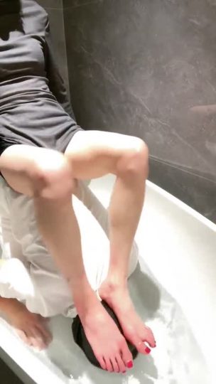 狸狸 贱奴舔脚-青萍女尊资源分享平台