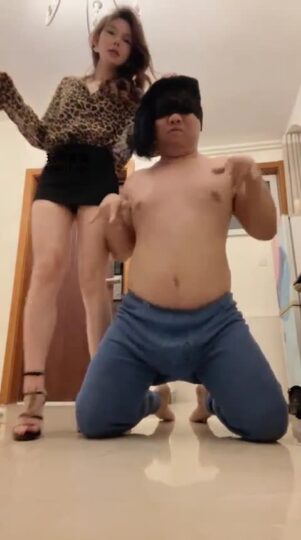 欣妍 暴力调教 玩骚狗 倒计时爽飞-青萍女尊资源分享平台